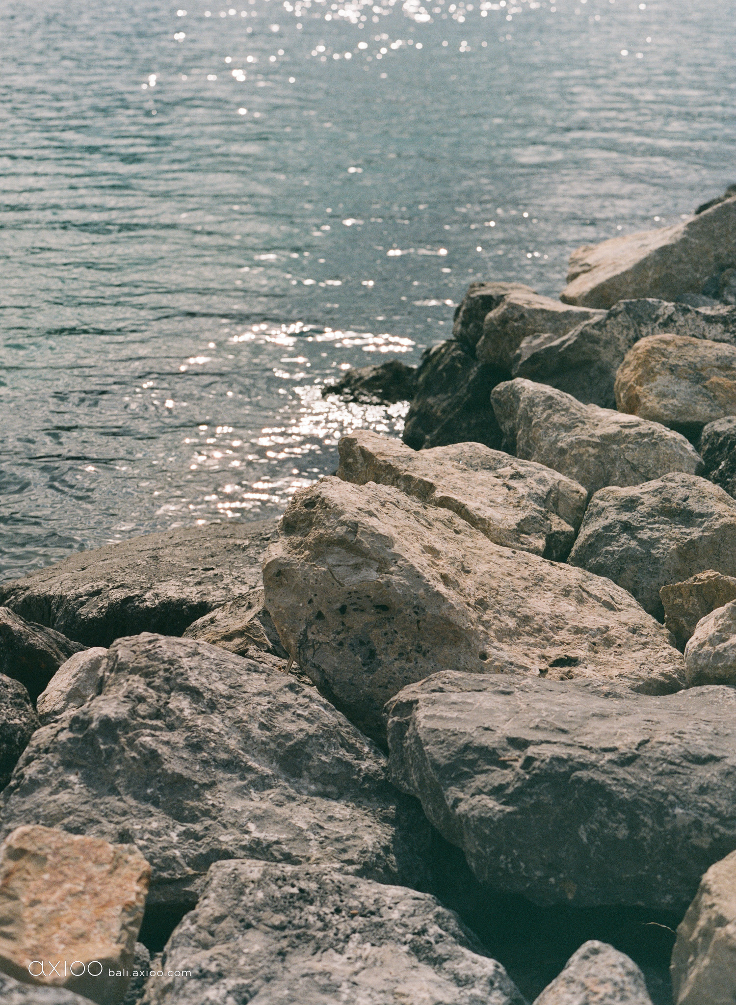 Axioo: Sunlit Whispers of Mallorca